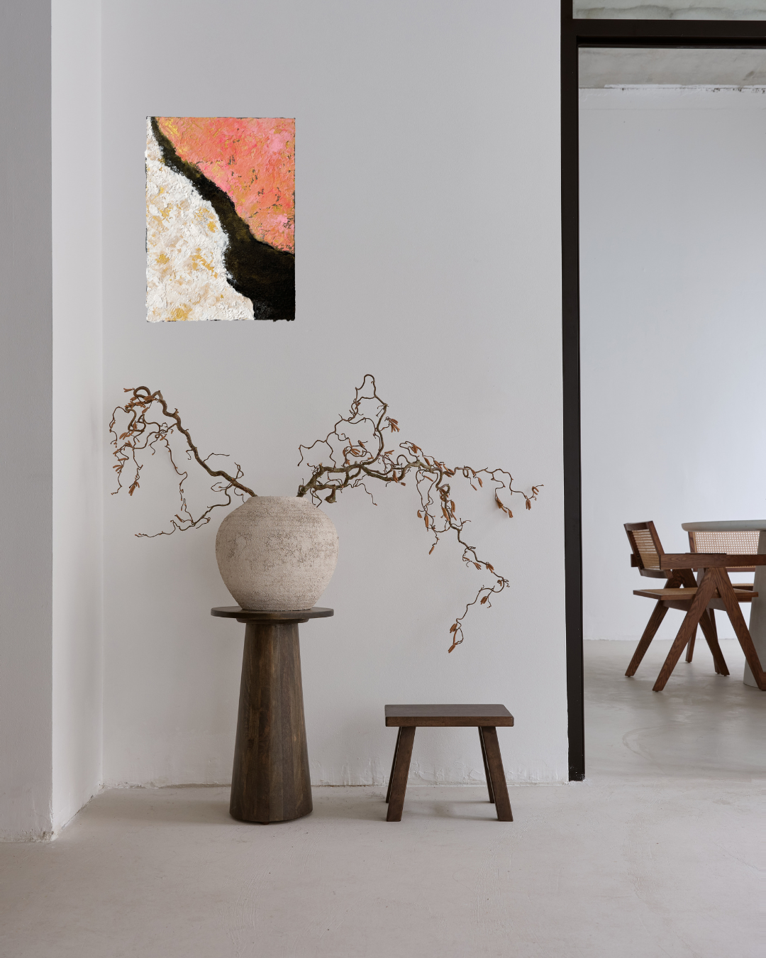 光藤有佳による「琳」がリビングに飾られているディスプレイ例。
Display example of "Rin" by Yuka Mitsufuji hung in a living room.