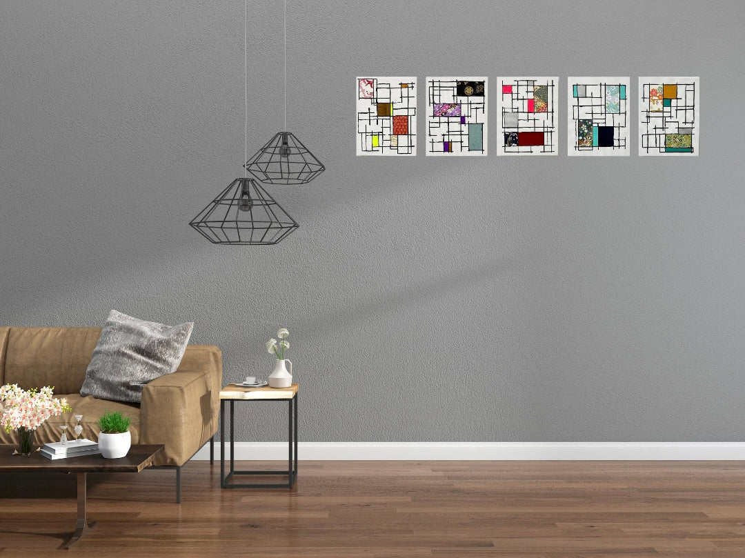 光藤有佳による、モンドリアン風の構成と和紙を用いた抽象コラージュ作品(全5種類)が部屋の壁にバランスよくディスプレイされている様子。
A room interior featuring five abstract collage artworks by Yuka Mitsufuji, combining Mondrian-style geometric design with textured Japanese paper, neatly arranged on the wall as a cohesive series.