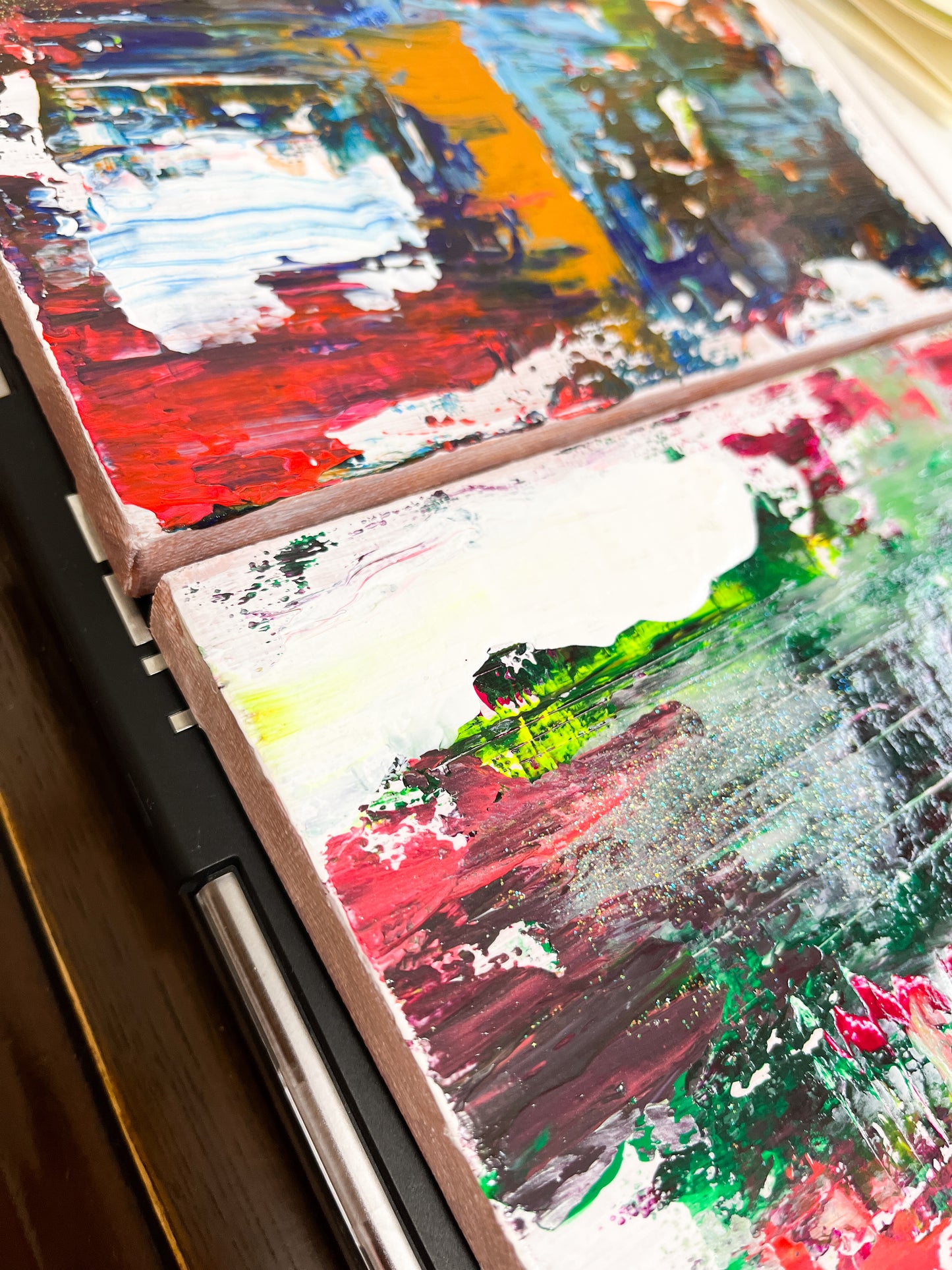 緑と赤の抽象画 0号アクリル画 「動的調和 01」| Abstract Acrylic Painting Green & Red Textured – Dynamic Harmony 01