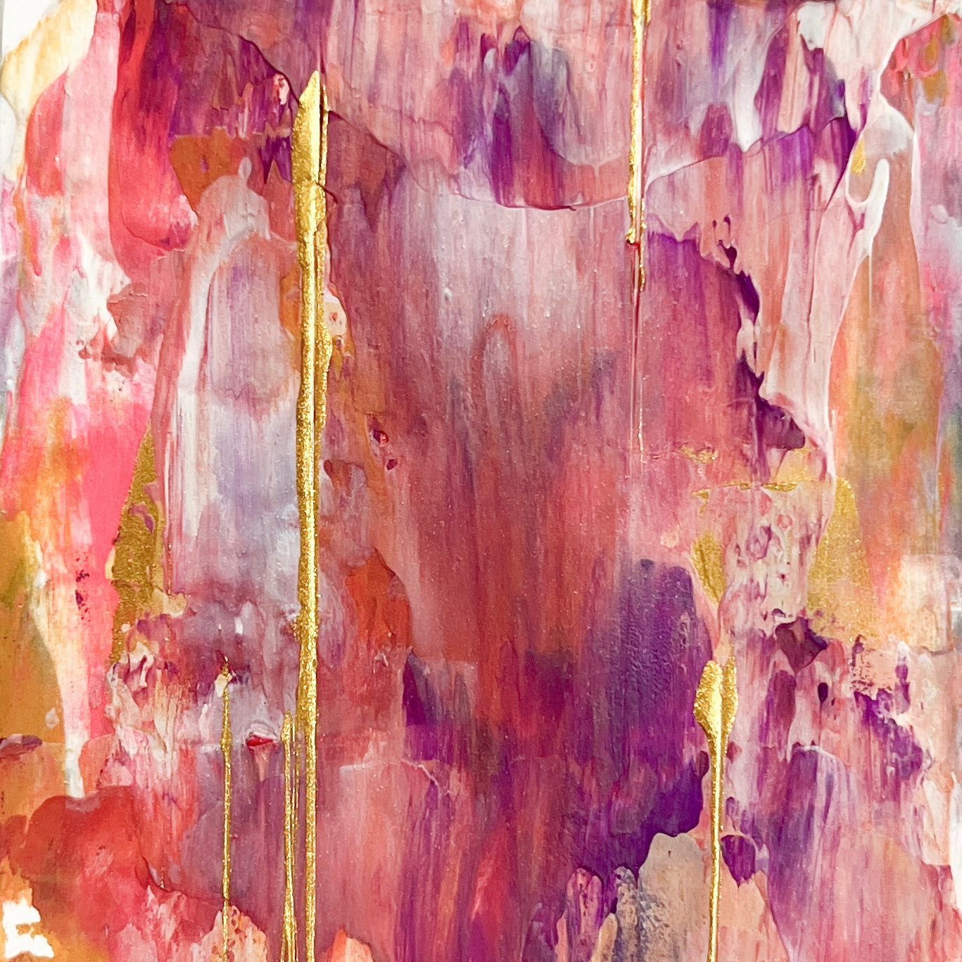 Yuka Mitsufujiの小さな抽象画のディテール ピンクグラデーション / Close-up of a small abstract painting by Yuka Mitsufuji, showing texture and color details Pink Gradient