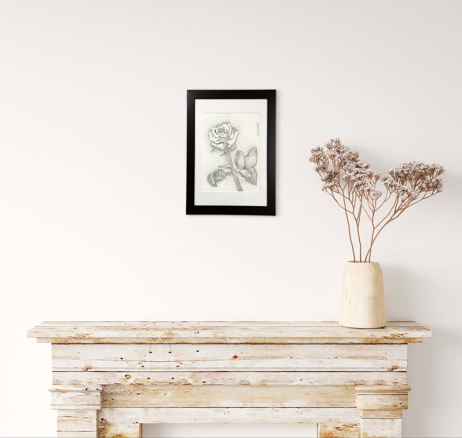 鉛筆画、F4、333×242mm、写実画、バラの花、水彩紙、濃いチャコール色の額縁入り、上品、インテリアアート、ギフト向き、壁にかけたディスプレイ例
Pencil drawing, F4, 333x242mm, realistic art, rose flower, watercolor paper, dark charcoal frame, elegant, interior art, ideal for gifts, displayed on wall